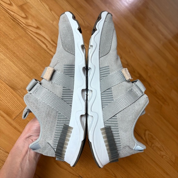 Sorel Kinetic Lite Strap Up Sneakers Shoes Dove Gray Tan Khaki Women's Size 8.5 - Picture 2 of 13